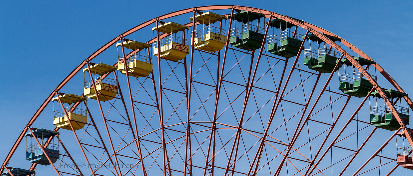 DAZUMAL DREHTE SICH DAS RIESENDRAD UND BOT EINEN HOHEN ÜBERBLICK ÜBER DIE GETEILTE STADT