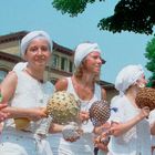 DAZUMAL ERÖFFNETE AFOXÉ LONIE DEN GROSSEN STRASSENUMZUG BEIM KARNEVAL DER KULTUREN 