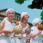 DAZUMAL ERÖFFNETE AFOXÉ LONIE DEN GROSSEN STRASSENUMZUG BEIM KARNEVAL DER KULTUREN 