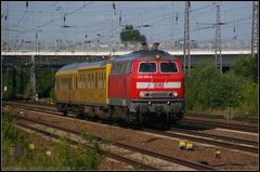 DB 218 450 mit Fahrwegmesswagen in Berlin Schönefeld Flughafen