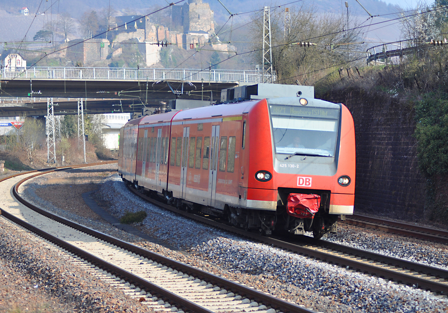 DB 425 130-2 Ausfahrt Bf Saarburg