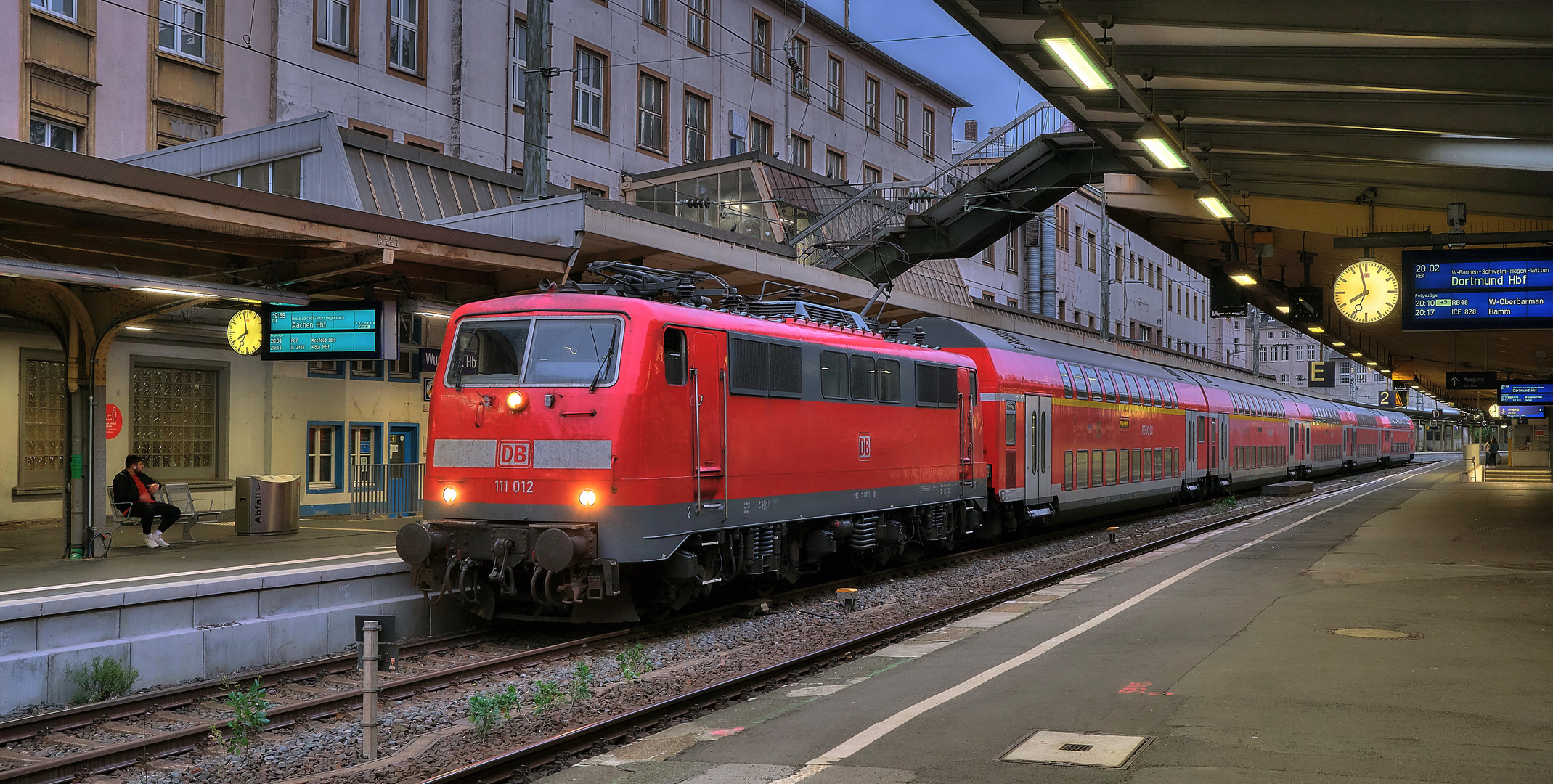 DB-BR 111 am 9.9.2020 im Hbf Wuppertal