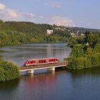 DB-Dieseltriebwagen BR 640 am Biggesee bei Olpe im Sommer