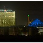 DB Headquater mit Sony Center in blau