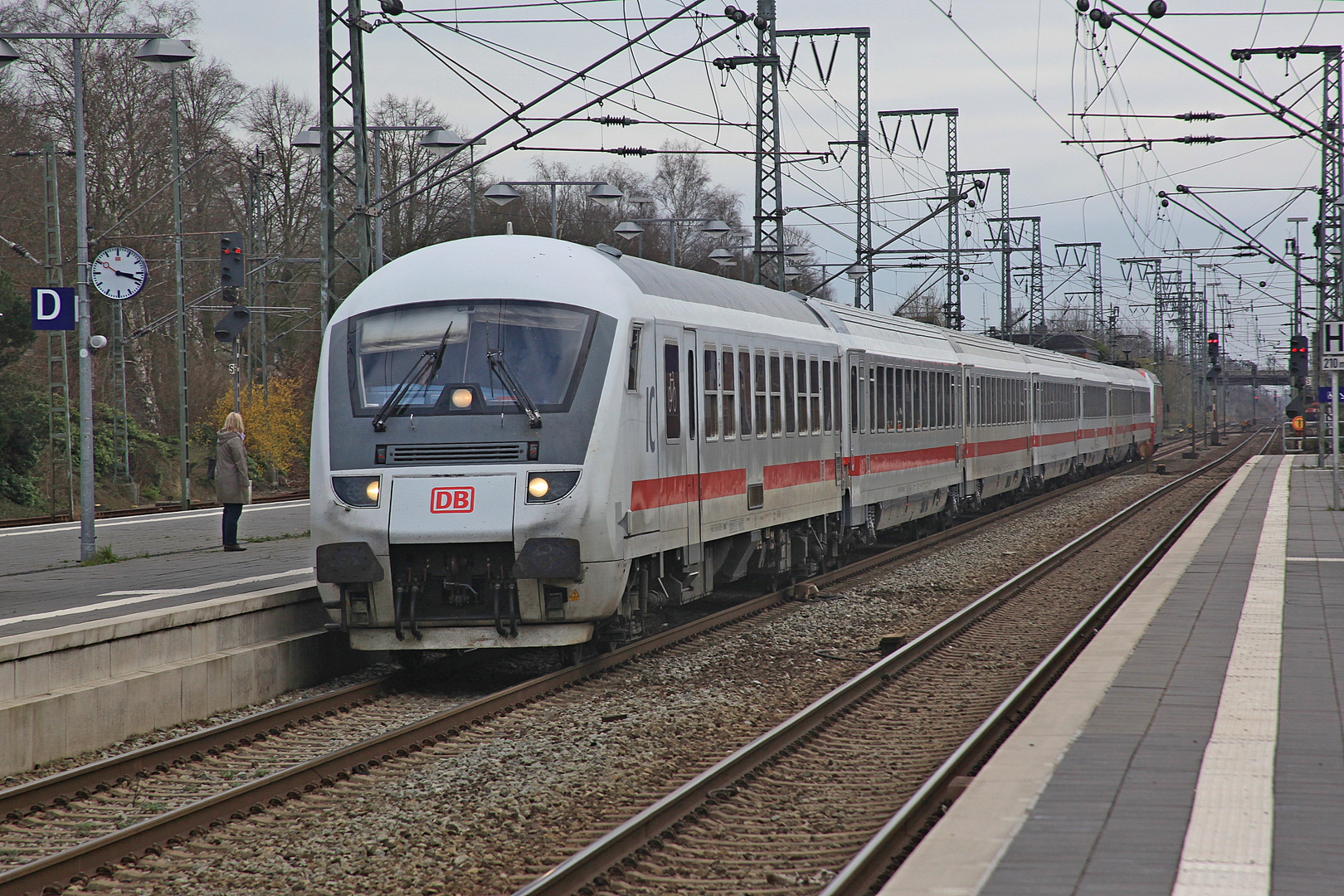 DB IC mit 101-076-8  in Leer  28-03-2019