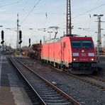 DB-Traxx mit einem gemischten Zug in Oberhausen