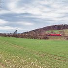 DB-Traxx mit Güterzug bei Lonsee