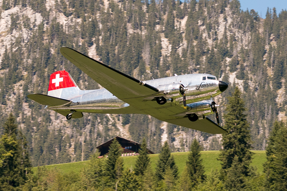 DC-3 beim Überflug von St. Stephan