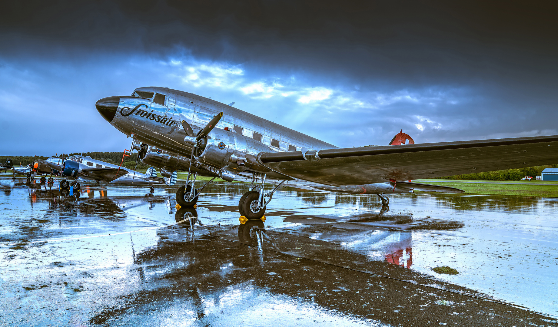 DC-3 im Gewitterregen 