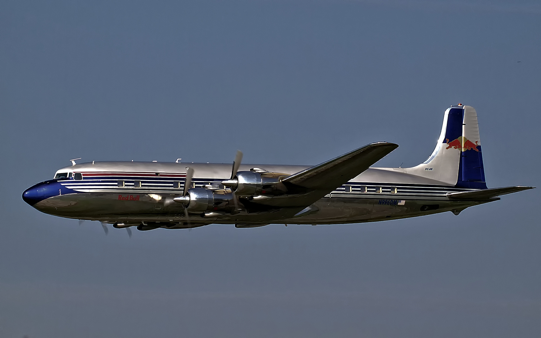 DC-6 Flying Bulls 