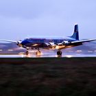 DC-6 in Tempelhof am Abend