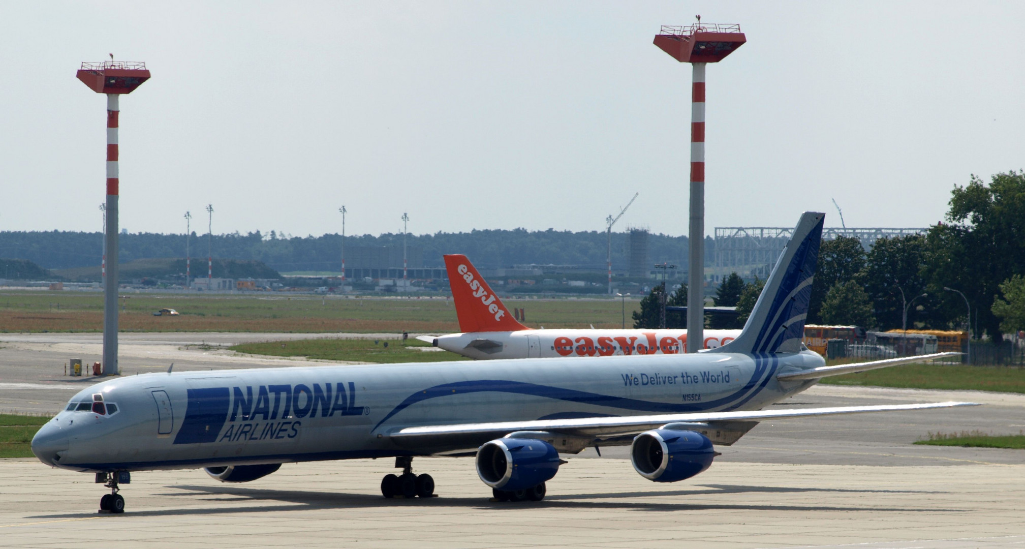 DC 8 der "National Airlines" in SXF