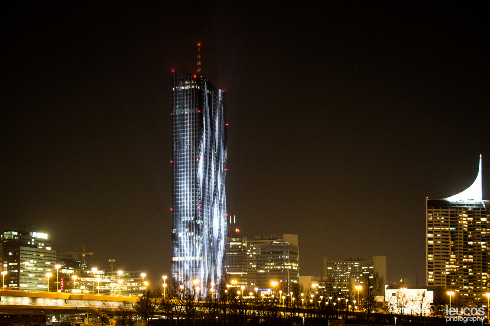 DC Tower bei Nacht