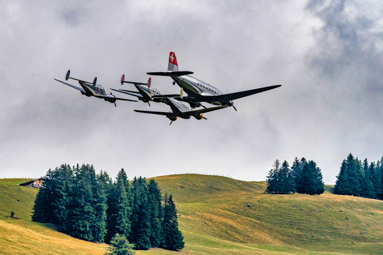 DC3 u Beechcraft Formation  Hunterfest-20-08-2022