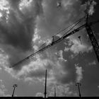 DD 19 - Dramatischer Wolkenhimmel mit Kran