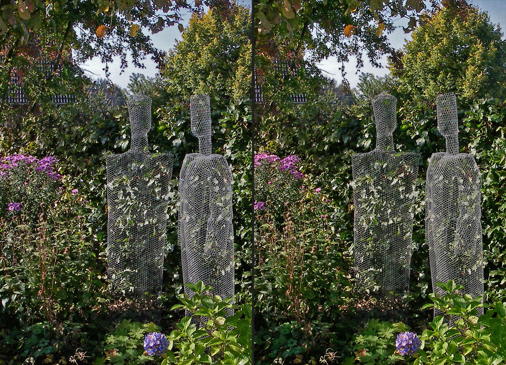 DDDrahtfiguren in einem Gartenparadiesseits