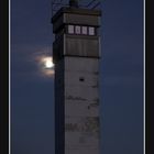 DDR Grenzturm zur blauen Stunde (2)