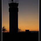 DDR Grenzturm zur blauen Stunde (3)