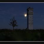 DDR Grenzturm zur blauen Stunde