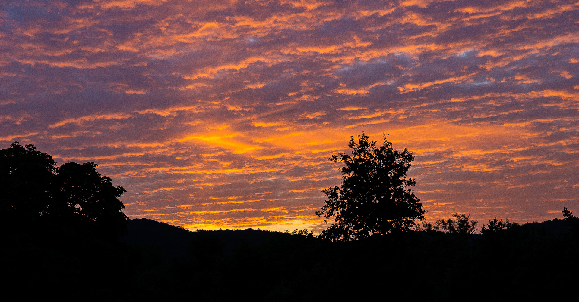 De' Ami sacht: "Sunrise over the Lahnmountains"