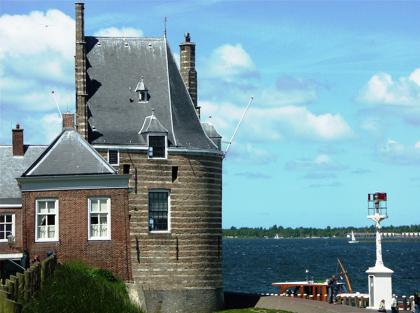 De Campveerse Tooren in Veere bei knackigem Wetter