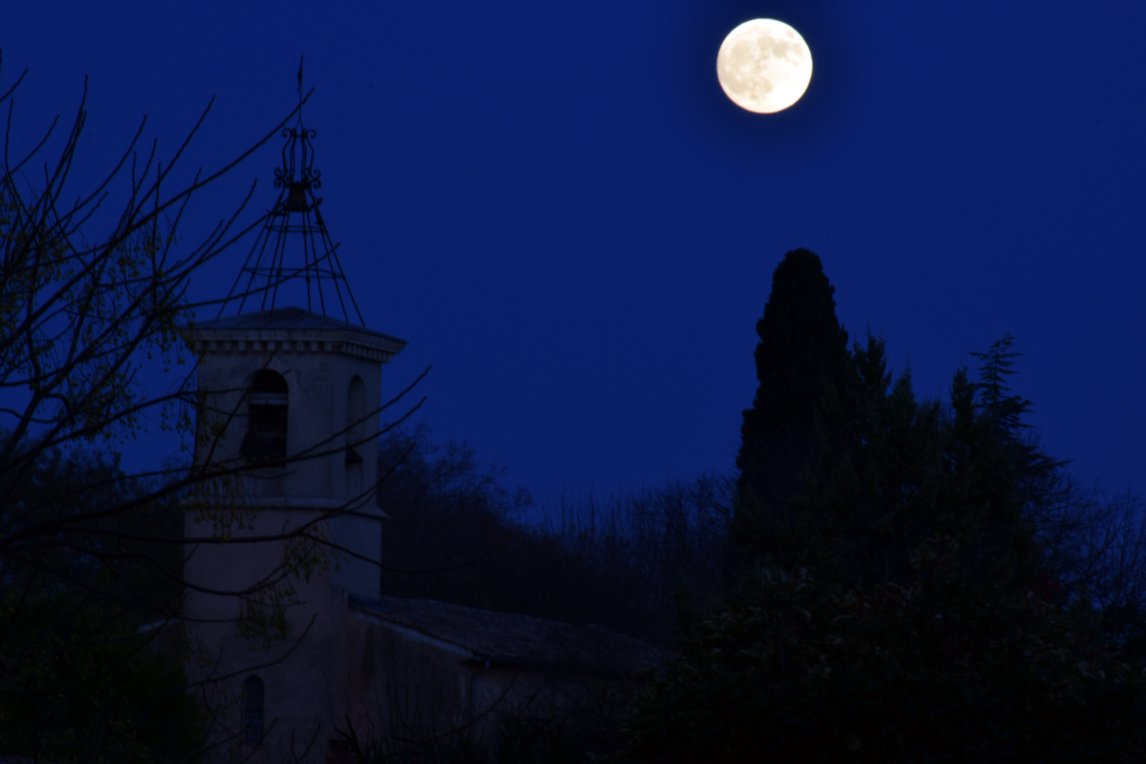 De deux choses Lune, l'autre c'est le soleil