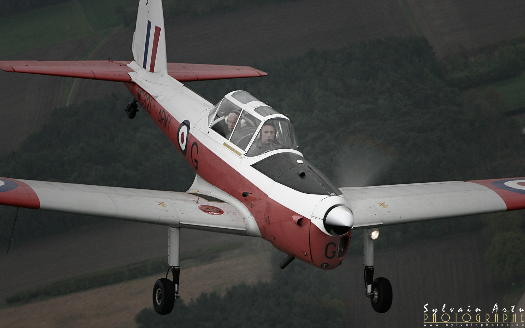 De Havilland Chipmunk in action !