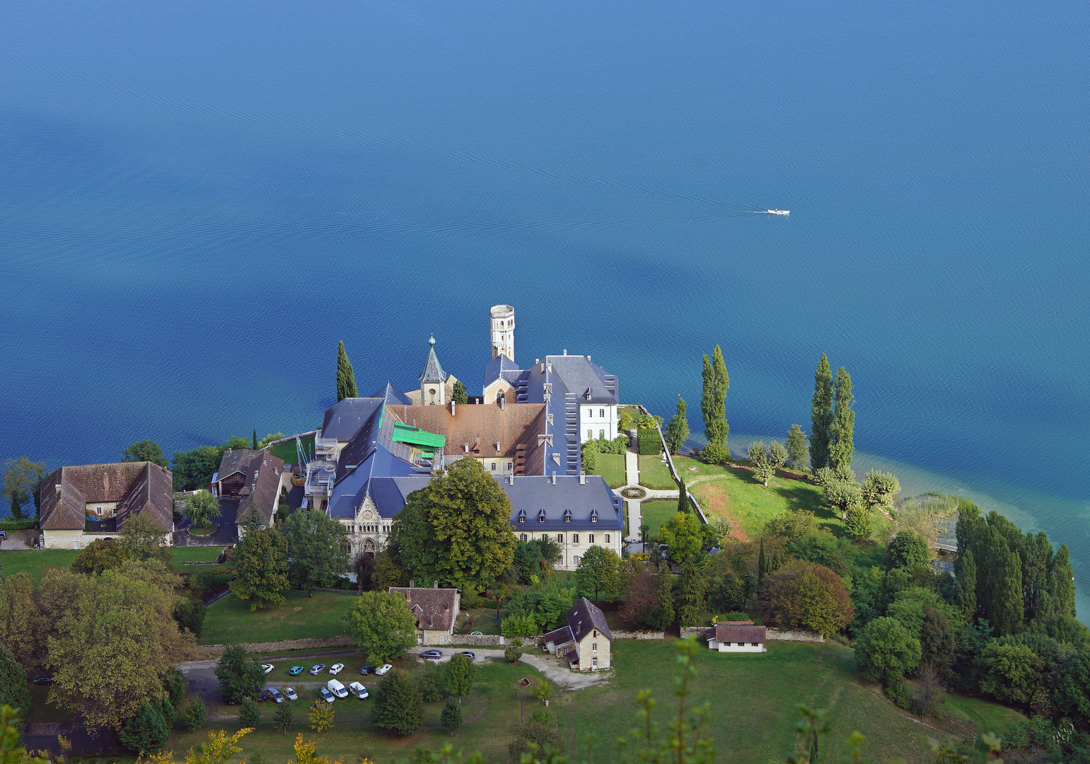 De là Haut ... l'Abbaye d'Hautecombe