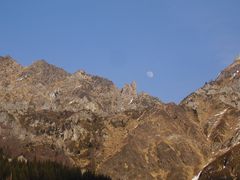 de la montagne a la lune ,une cordée?