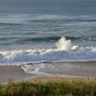 De l'eau + du sable + des vagues + Marée montante = Océan