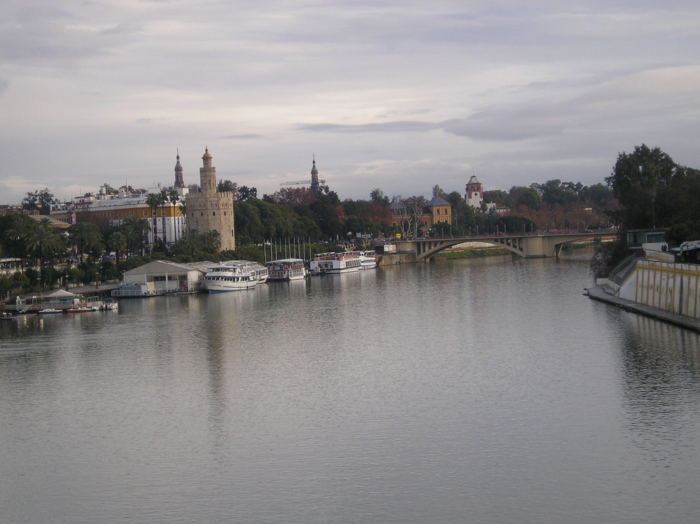 De orilla a orilla, camina esa niña trianera camino a sevilla