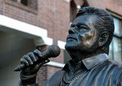 De Pijp - Albert Cuypstraat - Eerste Sweelinckstr - Statue of Singer Andre Hazes