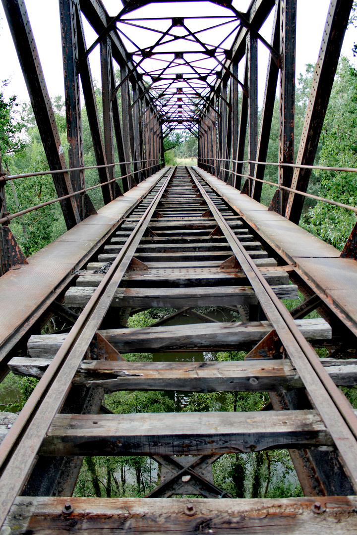 De puente a puente y debajo la corriente...