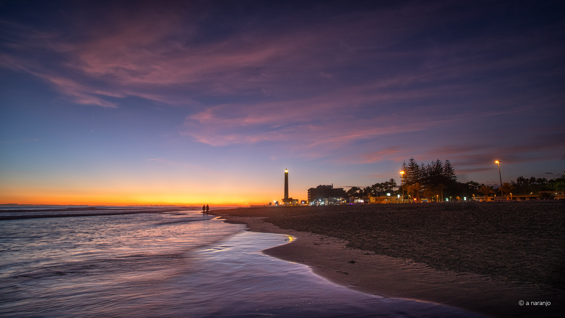 DE UNA NOCHE EN EL FARO MASPALOMAS