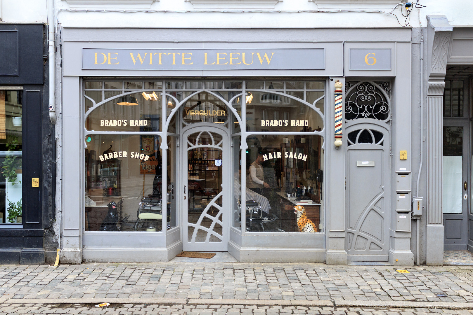 DE WITTE LEEUW – BRABO'S HAND in Antwerpen