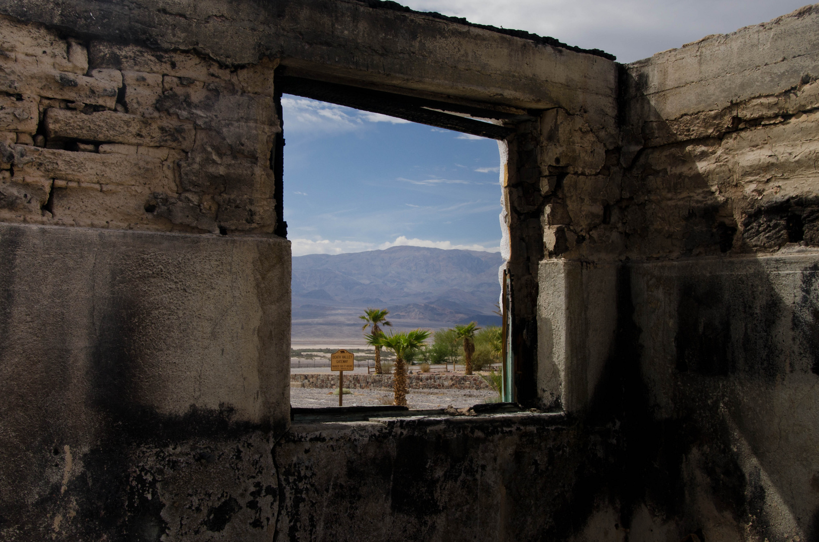 Death Valley Gateway