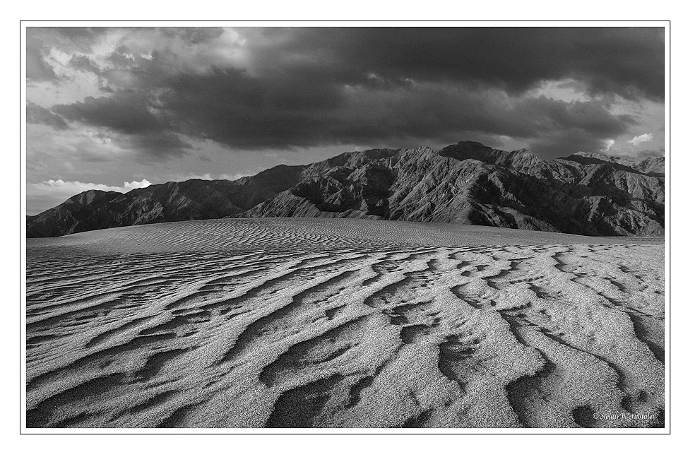 Death Valley nahe Stovepipe Wells in der "goldenen" Stunde