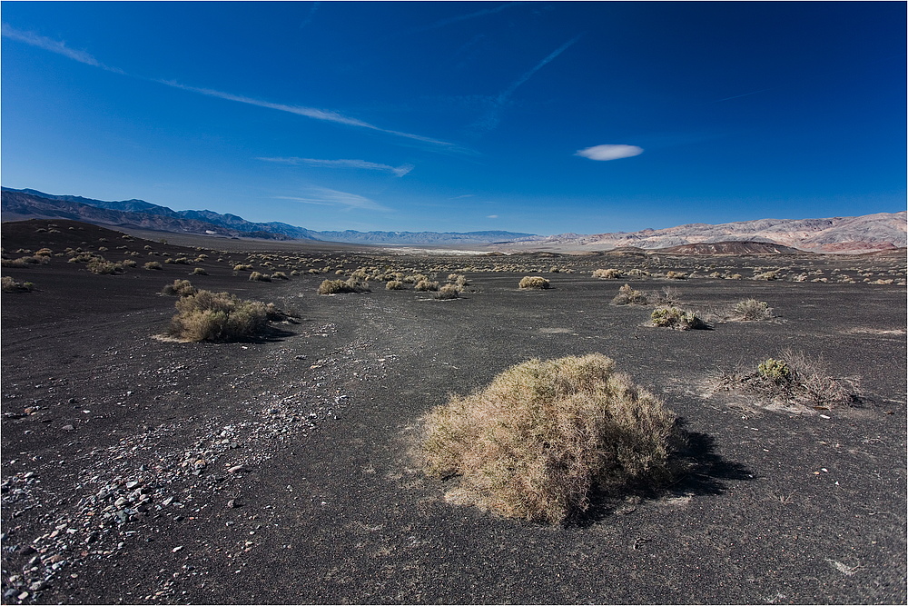 Death Valley - on the way to RACETRACK