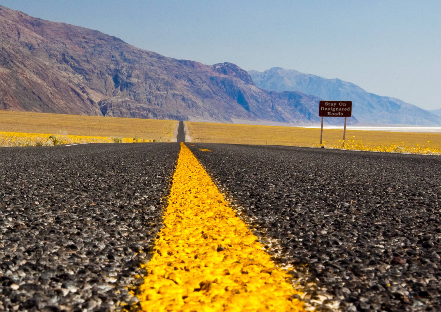 Death valley Straße in die Hitze