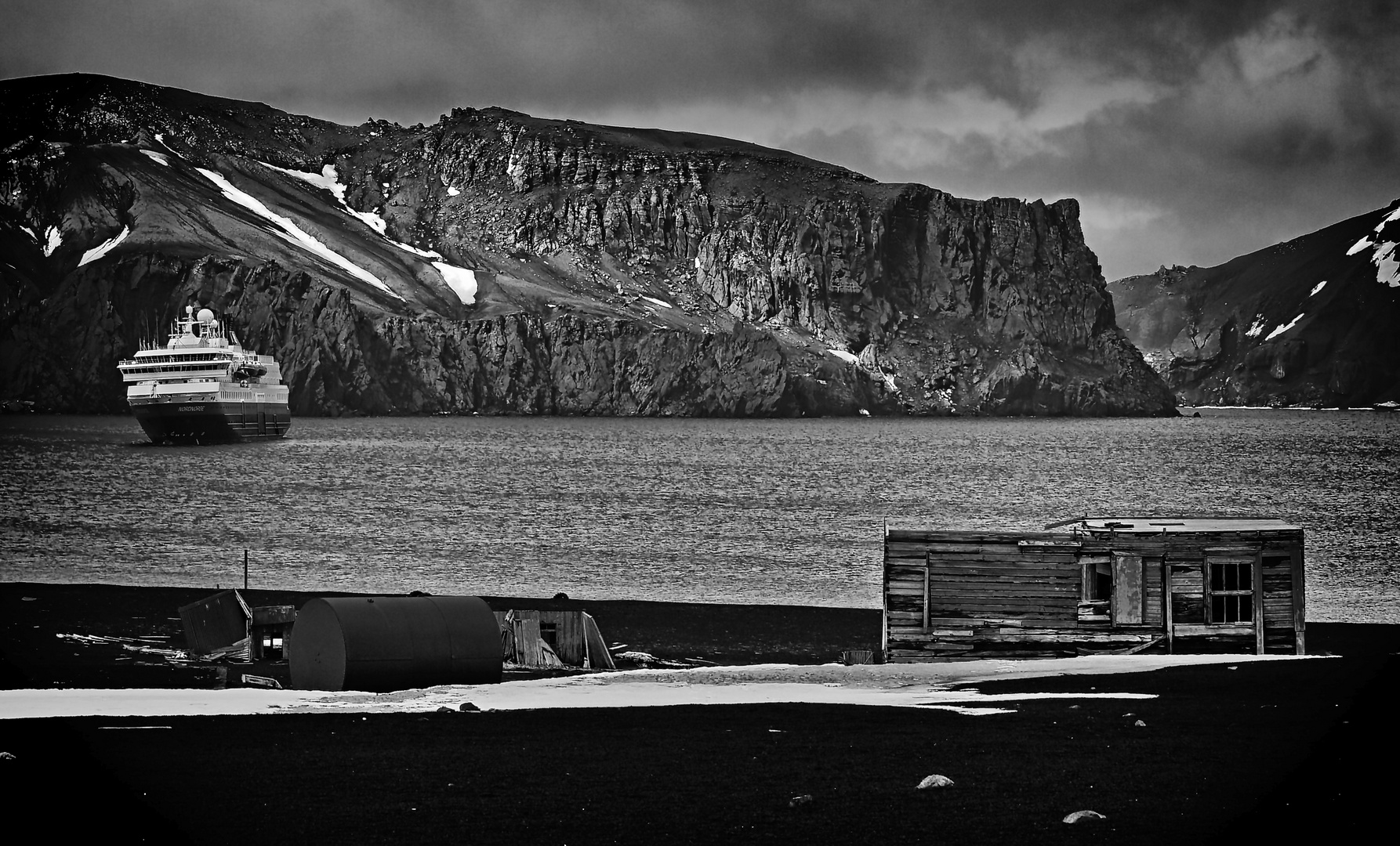 deception island .