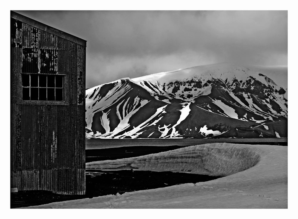 Deception Island ...