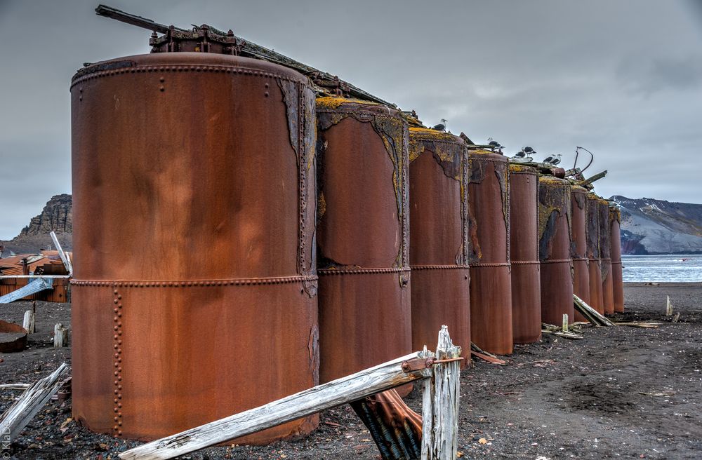 Deception Island - Last Place - Lost Place - Tanks