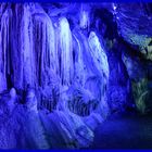 Dechenhöhle - Wasserfall in blau