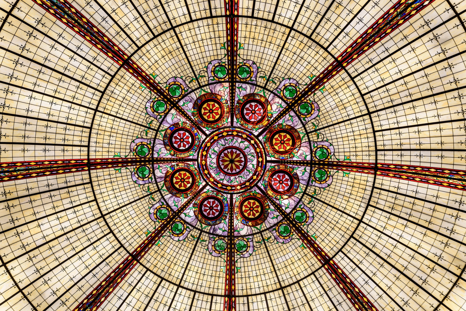 Decke aus Buntglas im Casino Paris, Las Vegas, USA