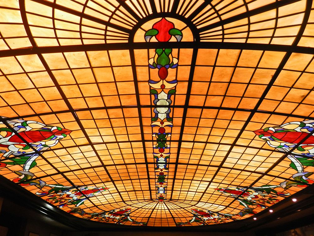 Decke aus Glas im Peters Brauhaus, Kölner Altstadt