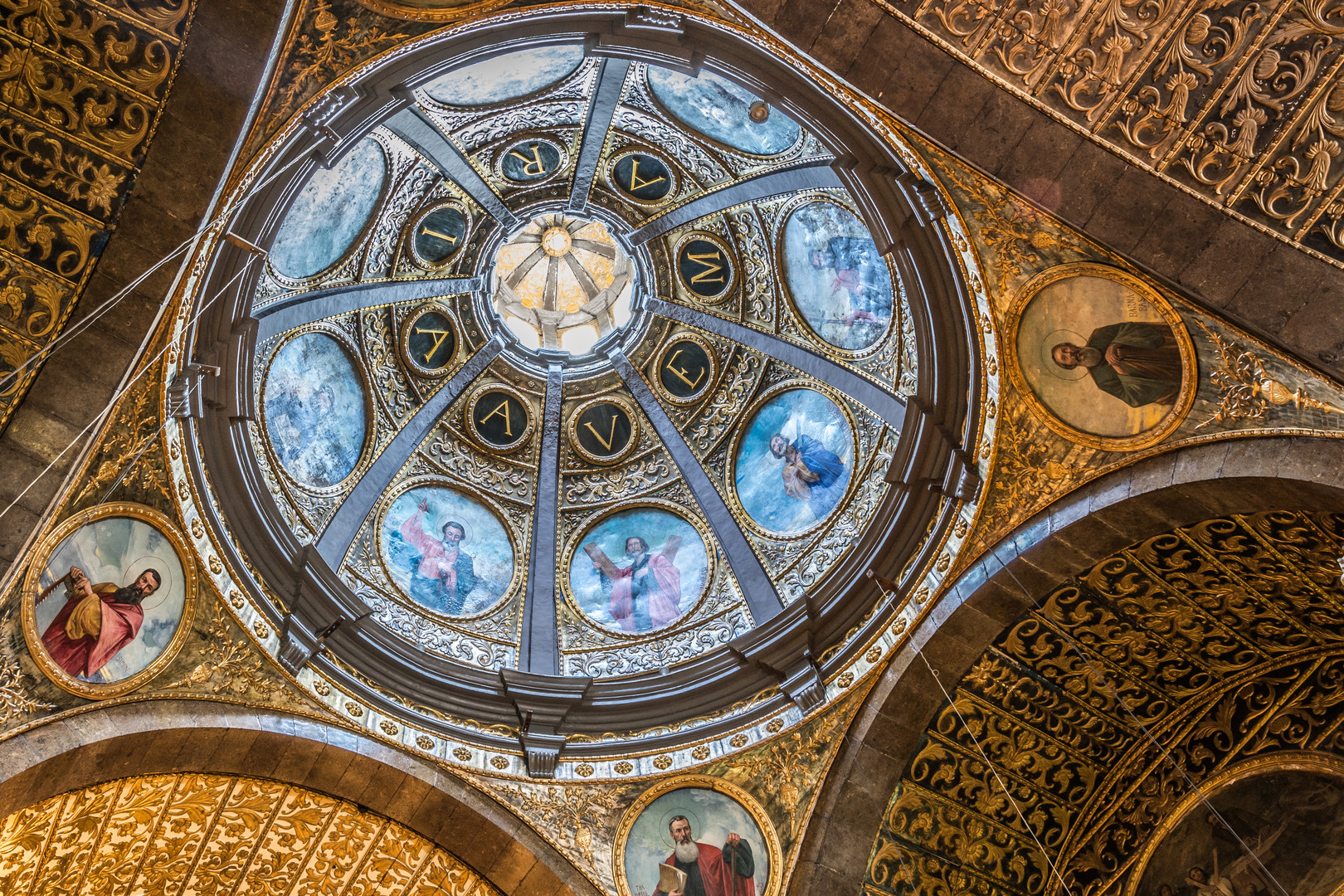 Decke in der Basilika im Kloster Lluc, Mallorca