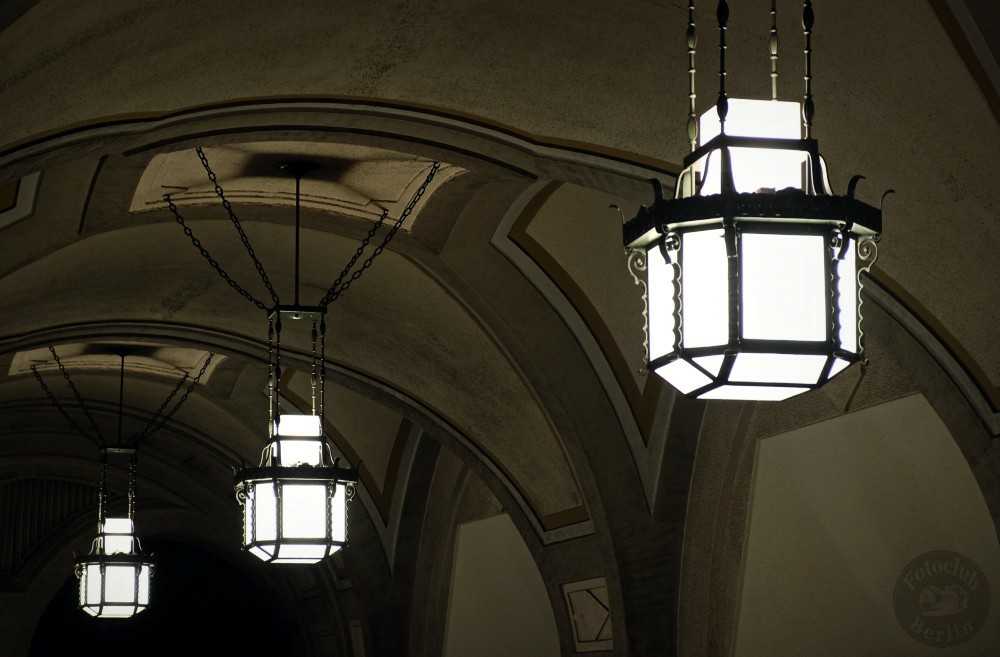 Deckenbeleuchtung im U-Bahnhof Heidelberger Platz