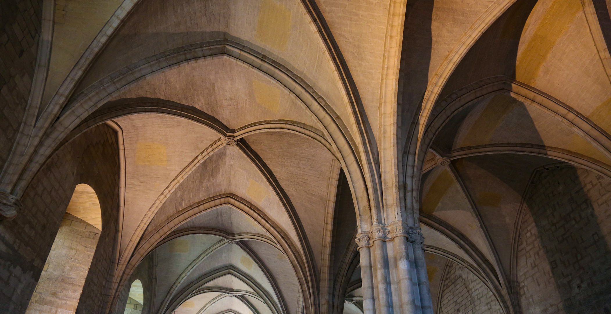 Deckengewölbe im Papstpalast in Avignon