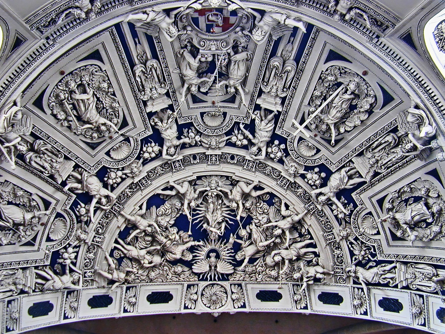 Deckengewölbe im Trierer Dom