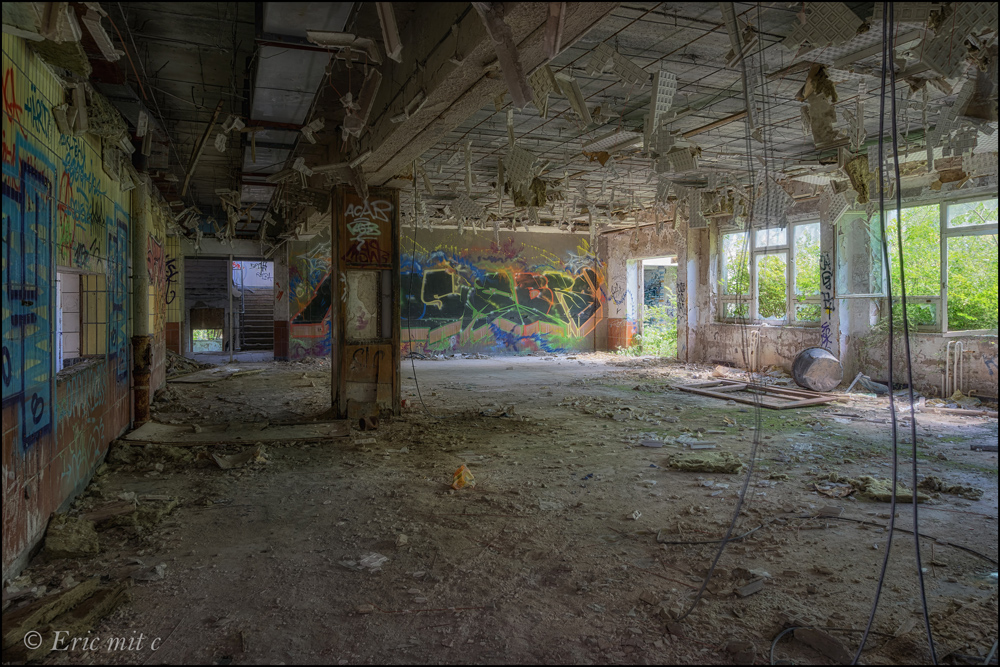Deckenmobile Foto & Bild | architektur, lost places, wirtschaftswunden